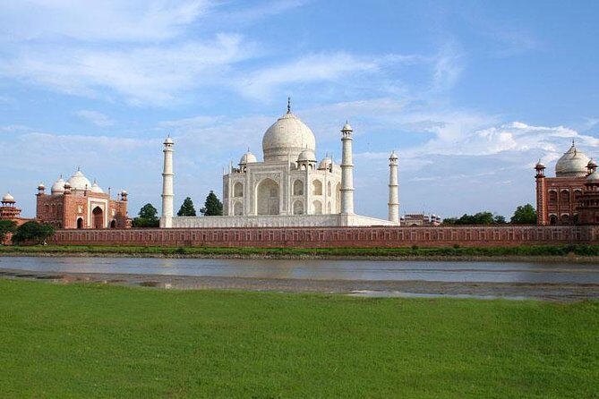 1-Day Trip to Taj Mahal, Agra from Bangalore with Both Side Commercial Flights - The optional shopping stop at Sanskriti’s Imperial Gems