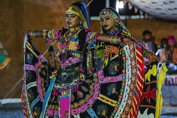 3-Day Luxury Golden Triangle Tour: New Delhi, Agra & Jaipur - Private car, dressed driver, and guides who keep the day moving