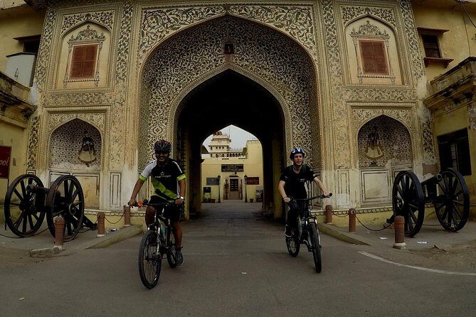 3-Hour Morning Bike Tour of Jaipur - Your bike and safety setup: Trek, Giant, Marin plus an e-rickshaw