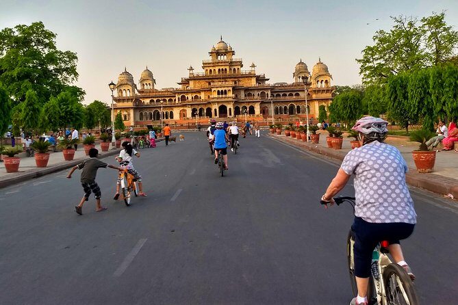 3-Hour Morning Bike Tour of Jaipur - Albert Hall area tea break and laughing-yoga style fun