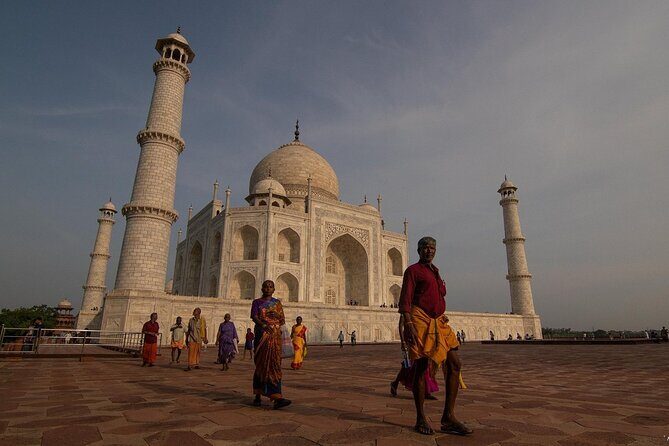 4-Days Private Golden Triangle Tour India - Delhi Agra Jaipur Tour - Delhi at Street Speed: Qutub Minar, Lotus Temple, India Gate, and Government Landmarks