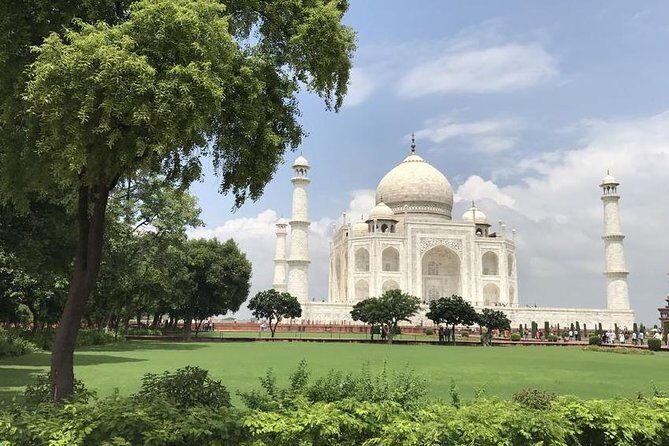 Agra: Skip the Line Taj Mahal and Agra Fort Private Tour - Why a private chauffeur makes Agra feel calmer