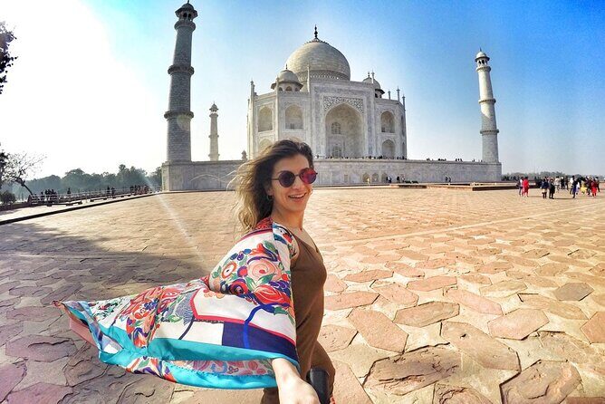 Agra: Taj Mahal and Mausoleum Guided Tour with Skip-the-Line - Inside the Taj Mahal: How the Guide Helps You See More