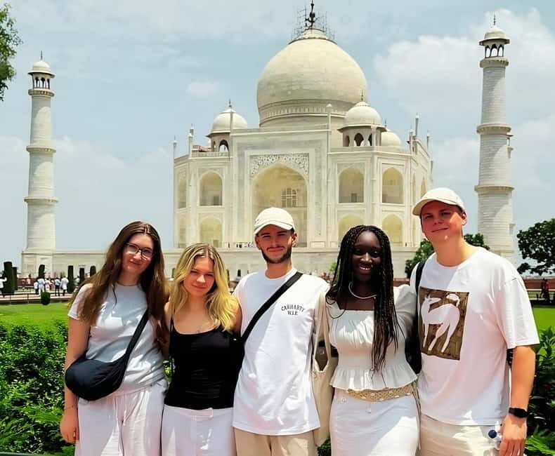 Agra: Taj Mahal Skip-the-Line & Guided Private 3 Hours Tour - A private guide turns marble and symmetry into a story
