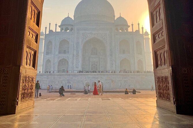Alluring North India and Rajasthan Tour - Getting around: private car comfort, plus guides who explain what you’re seeing
