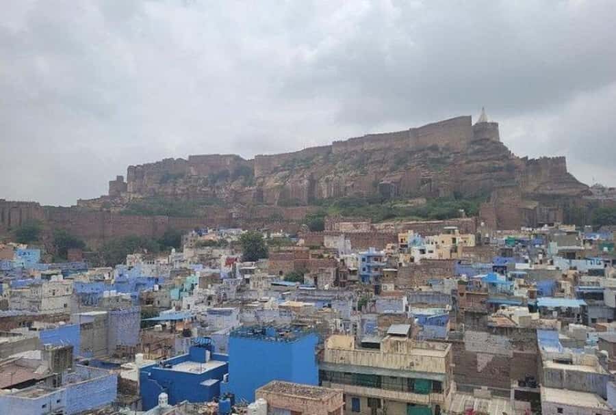 Blue City Heritage Walking Tour With Pick Up & Drop Off - Ranisar Lake inside the city wall: the calmer chapter of the walk