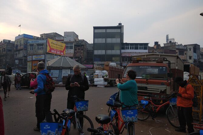 Delhi By Cycle & Old Delhi - Turkman Gate: a quick lesson at an entry point