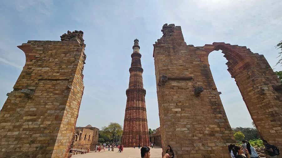 Delhi: Full or Half-Day Old and New Delhi Private Tour - Red Fort pass-by and finishing the day near your hotel or airport