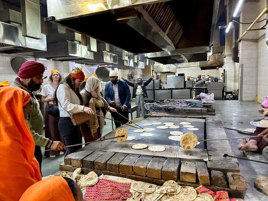 Delhi: Full or Half-Day Old and New Delhi Private Tour - Humayun’s Tomb and Mughal gardens: the calm counterweight