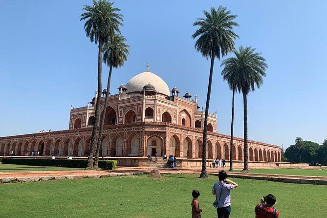 Delhi: Guided Evening Tour of Delhi City - Rashtrapati Bhavan after dark: views, scale, and why you may drive past