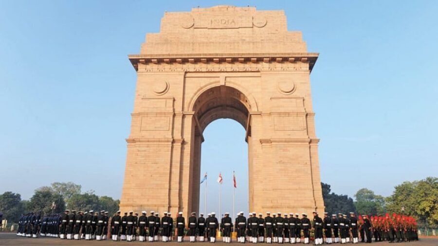 Delhi: Old and New Delhi One Day Tour - Kinnari Bazaar, Nai Sarak, and the Market Route You’ll Actually Enjoy