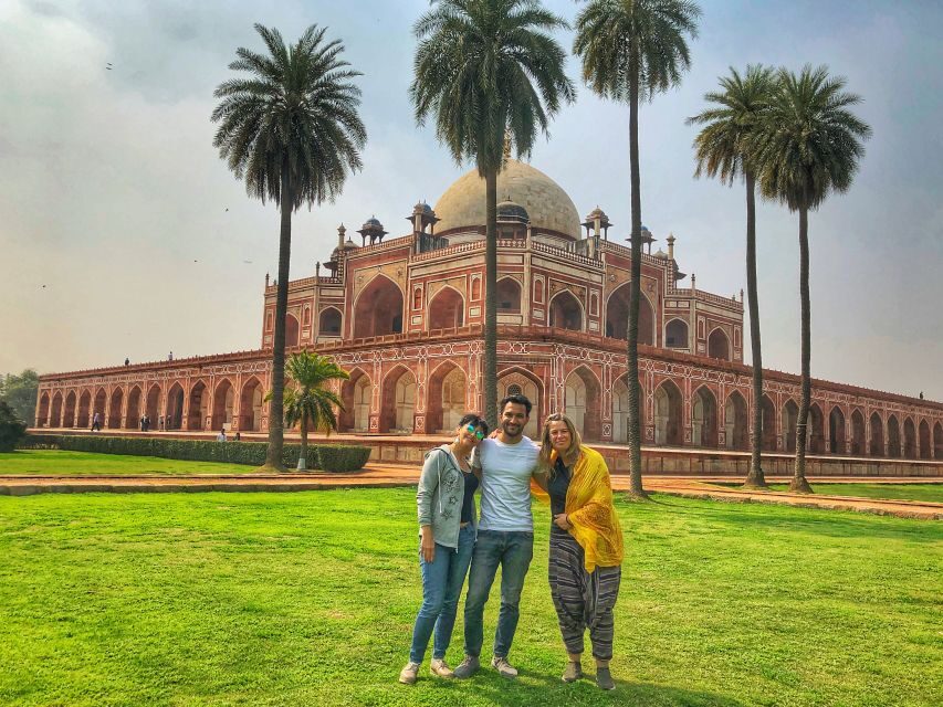 Delhi: Old and New Delhi Private Full or Half-Day Tour - Red Fort from the outside, then Gurudwara Bangla Sahib’s langar