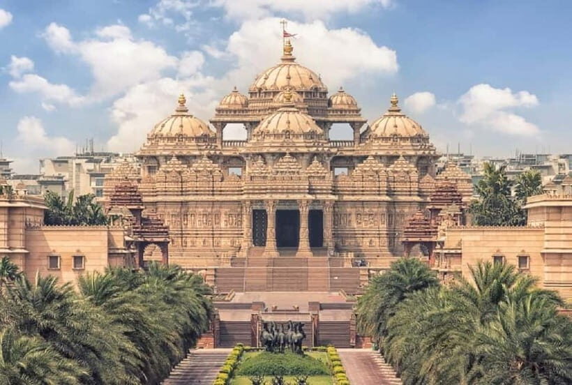Delhi: Private Full-Day City Tour of Old and New Delhi - Bangla Sahib: Your Midday Reset in a City That Never Stops