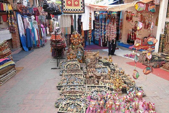 Delhi: Private Half-Day Guided Shopping Tour with Transfer - How this private Delhi shopping tour actually saves your time