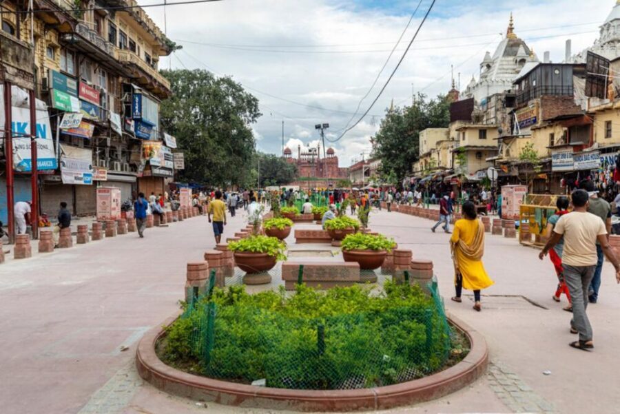 Delhi: Private Old & New Delhi Guided Half- or Full-Day Tour - Laxmi Narayan Temple and Lodhi Garden: The In-Between Moments