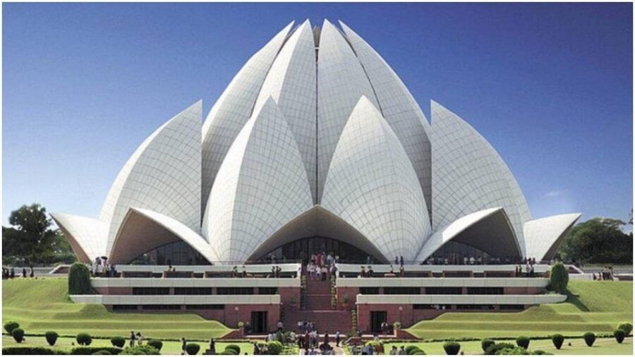 Delhi: Private Old & New Delhi Guided Half- or Full-Day Tour - Qutb Minar and Gurudwara Bangla Sahib: When the Tour Feels Like Two Delhi Worlds