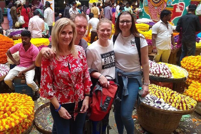 Discover Bangalore Through the Ages — Guided Tour with Lunch - Bangalore Fort remains and KR Market: old town texture at street level