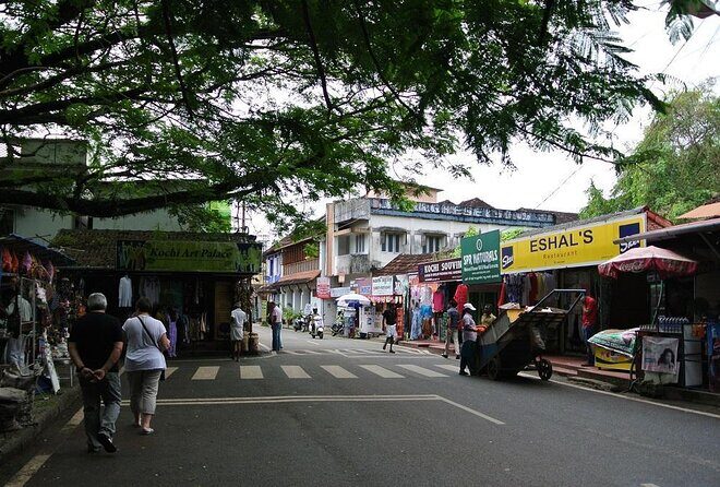 Explore Kochi by Tuk Tuk (book 1 adult & 2 go free (local only) - Key highlights at a glance
