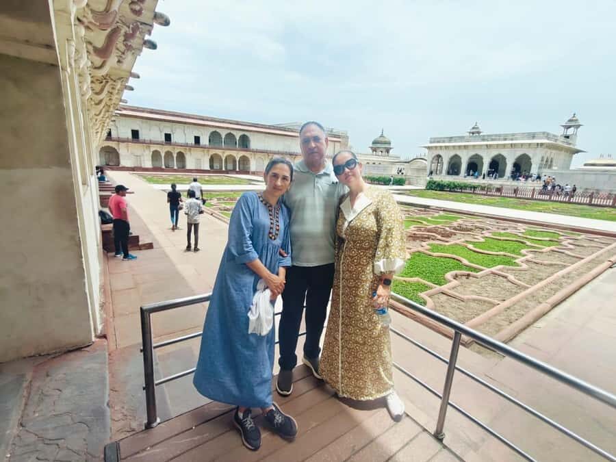 From Delhi: Private Taj Mahal Day Tour with Fast-Track Entry - What to Bring (So You Don’t Spend Agra Swapping Gear)