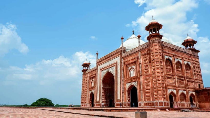 From Delhi: Taj Mahal & Agra Tour with Lunch at Marriott - Agra Fort: UNESCO Views and the Mughal Power Setting