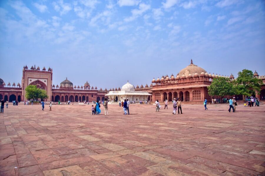 From Delhi: Taj Mahal Sunrise, Agra Fort & Baby Taj Day Tour - Skip-the-line entry: when it really matters