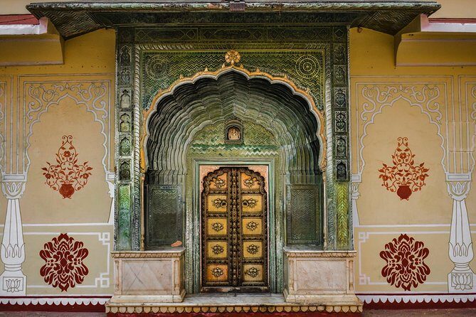 Full-day Jaipur Private Sightseeing Tour by Car with Guide - Patrika Gate: a bright, free photo stop to close the loop