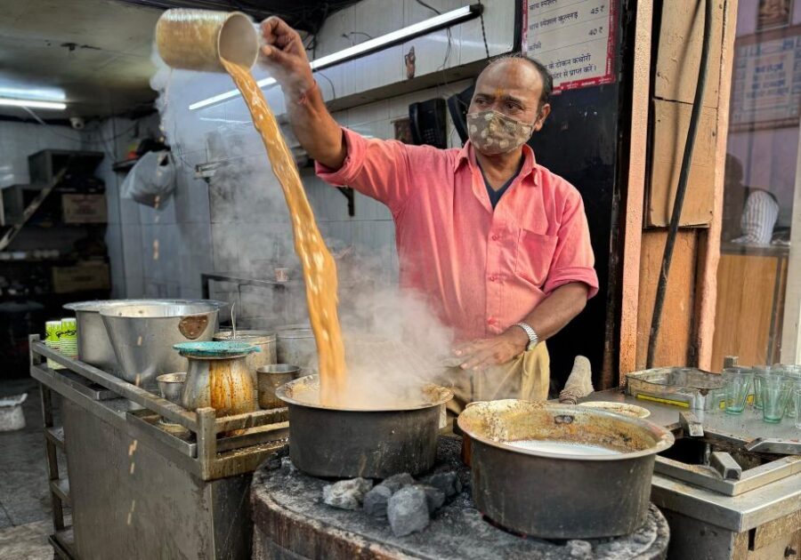 Heritage Walk & Street Food Tasting in Jaipur - Tripolia Bazar: off-main-lane browsing and cultural anchors