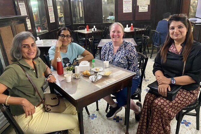 Highlights of South Mumbai Guided Private Tour in AC Vehicle - Stop 1: Horniman Circle Garden and the Birth of Modern Mumbai