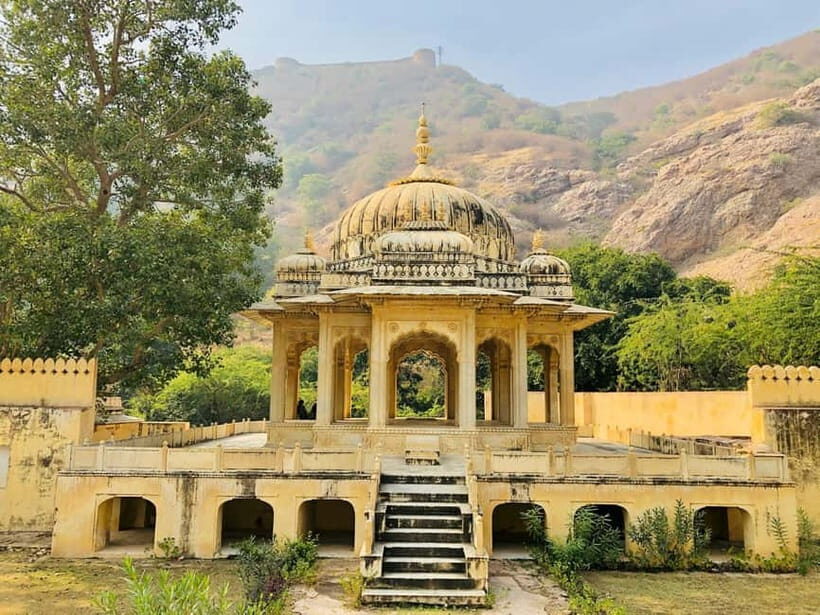 Jaipur: Full-Day City Tour with Car, Guide & Skip-the-Line - City Palace: Royal Power, Now a Museum and Home Base