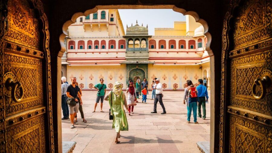 Jaipur: Full-Day Private Sightseeing Tour by Tuk Tuk - Panna Meena ka Kund and Jal Mahal: Water Views Between Main Monuments