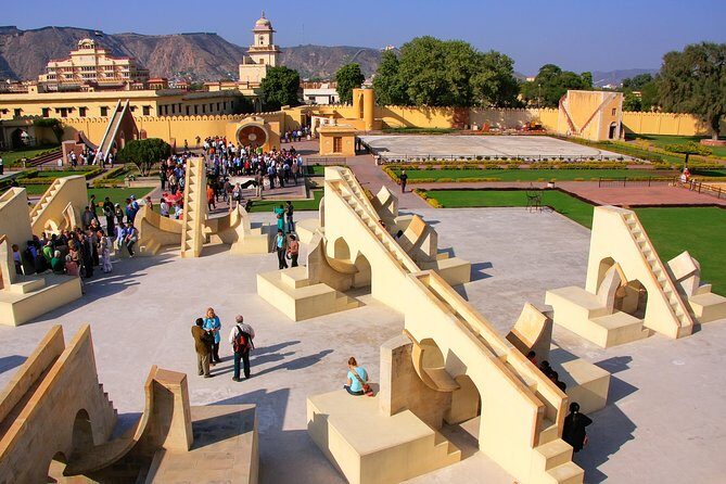 Jaipur Guided City Tour: City Palace, Jantar, Hawa & Jal Mahal - City Palace: Where the Royals Still Lived (and a Museum Fits Inside)