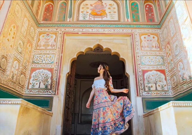 Jaipur: Half-Day Guided Sightseeing Tour with Flower Market - Hawa Mahal and the quick-photo style of sightseeing