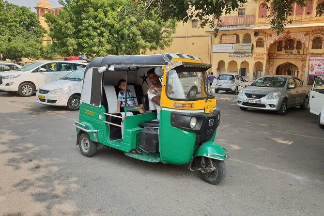 Jaipur Sightseeing by Tuk-Tuk - Stop 4: Hawa Mahal, the Palace of Breeze, for that honeycomb facade