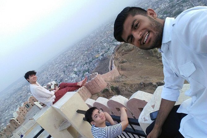 Jaipur Sightseeing Tour with Private Car and Driver - Stop 1: Amer Town and the Fort-and-Lake Area
