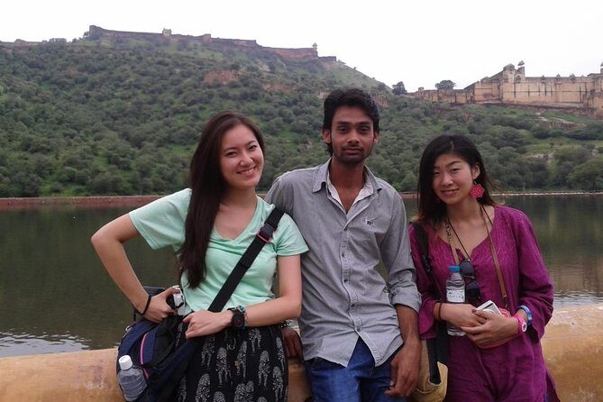 Jaipur Sightseeing Tuk-Tuk Tour - City Palace and Hawa Mahal: two views of royal Jaipur
