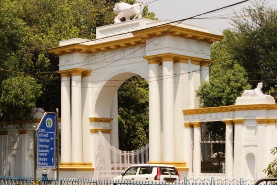 Kolkata: A Sea of Faces and A Thousand Places - Starting at Esplanade: Getting oriented before Kolkata overwhelms you