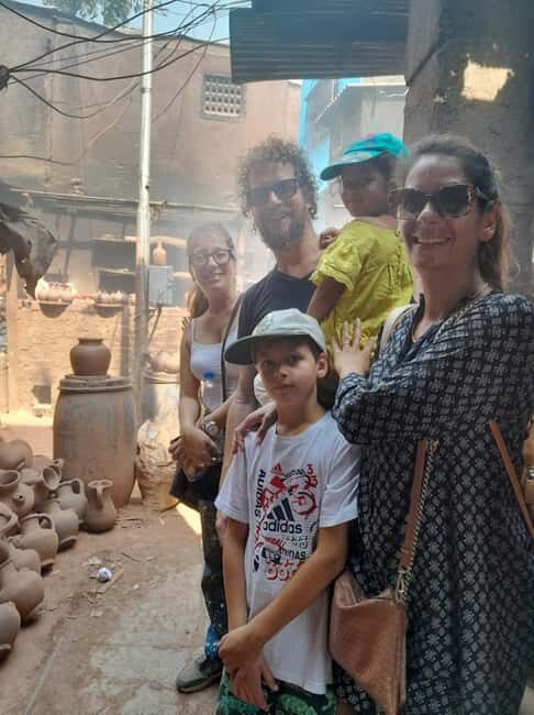Mumbai: 2 hours Dharavi Slum Tour with Local Guide - Your local guide in Dharavi: how the tour keeps it human