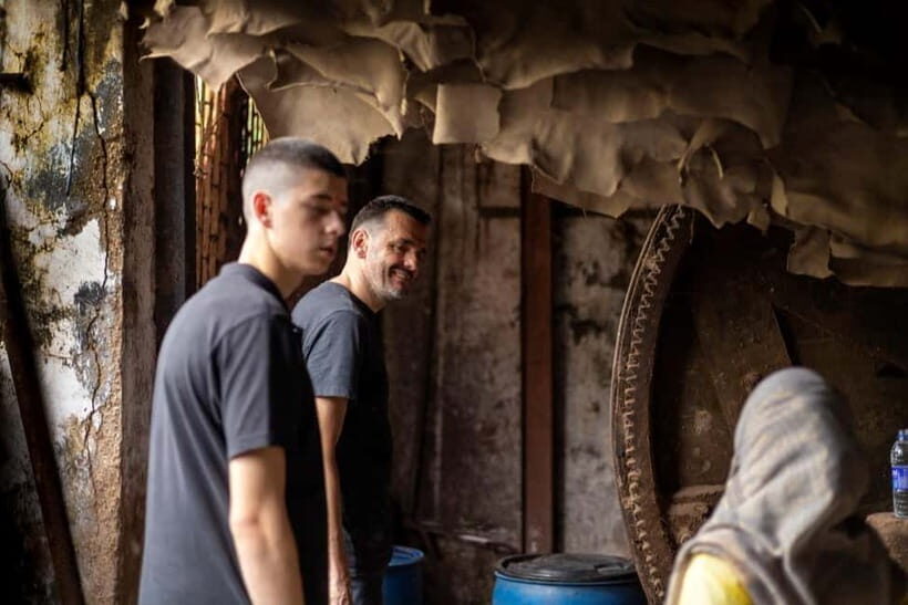 Mumbai: Dharavi Slum and Dhobi Ghat Laundry Tour - Why Dhobi Ghat and Dharavi feel like two sides of one city system