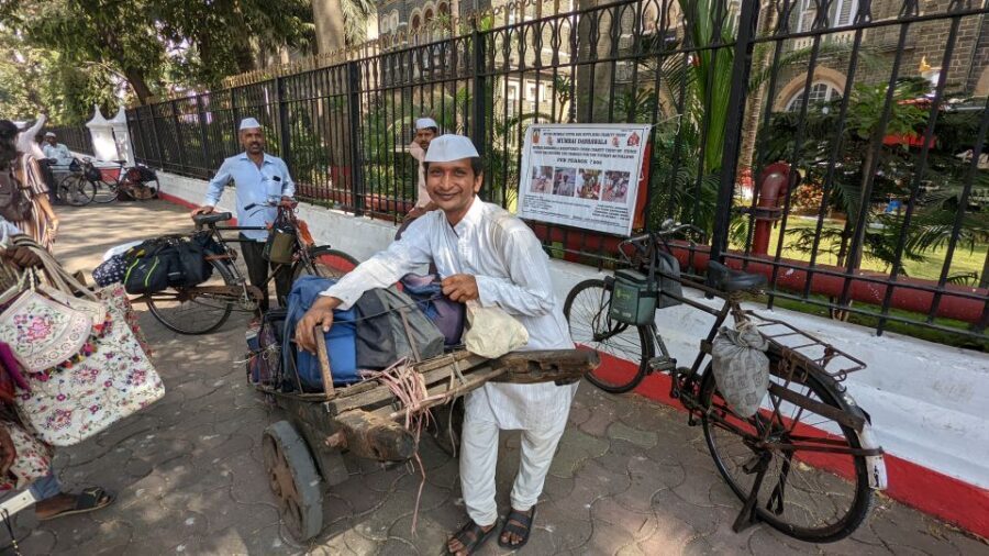 Mumbai: Dharavi Slum, DhobiGhat, and Dabbawallas Tour - Dabbawallas Near Churchgate: Lunchbox Delivery as a City System