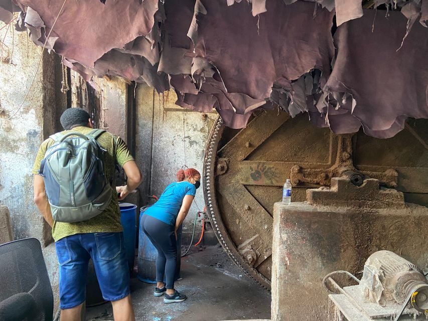 Mumbai: Dharavi Slum Walking Tour by First Female Tour Guide - Why this Dharavi walk feels different from a standard tour