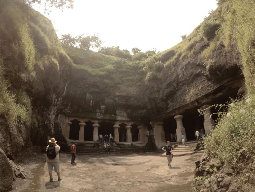 Mumbai: Elephanta Caves Half-Day Guided Tour with Expert - How the ferry ride shapes the whole experience