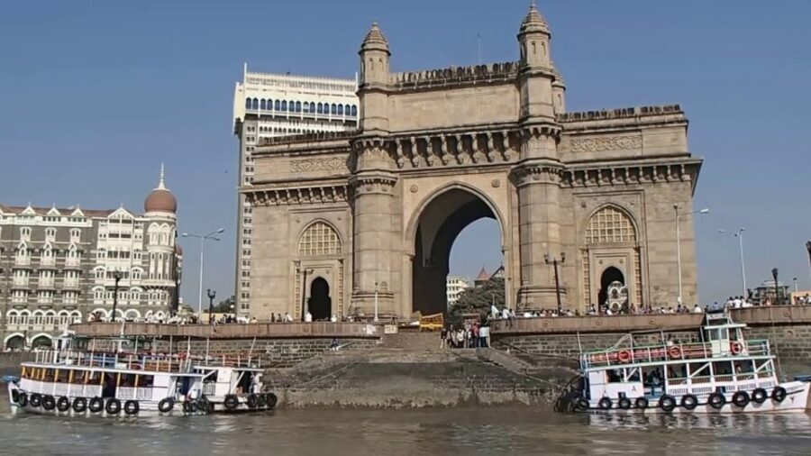 Mumbai: Private or Group Full-Day City Sightseeing Tour - Markets, wholesale commerce, and Crawford Market energy