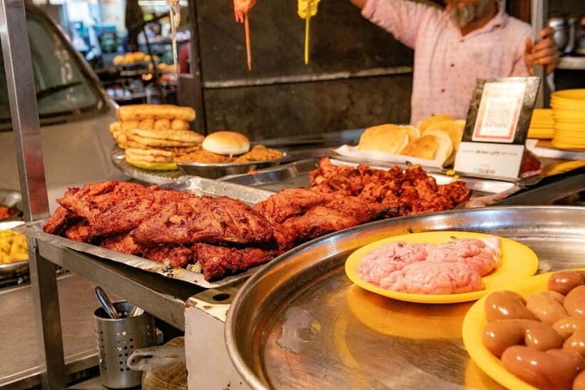 Mumbai: Street Food and Night Markets Tour - How the short train ride sets the whole tone
