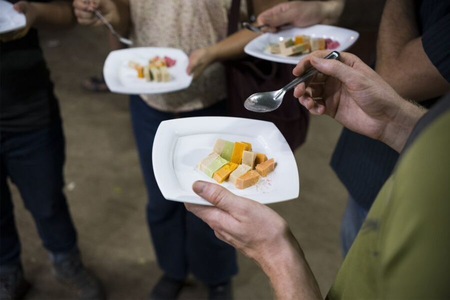 Mumbai: Street Food Tour - The Sweet Course: Rabdi, Gulab Jamun, Jalebi, and Kulfi at the End