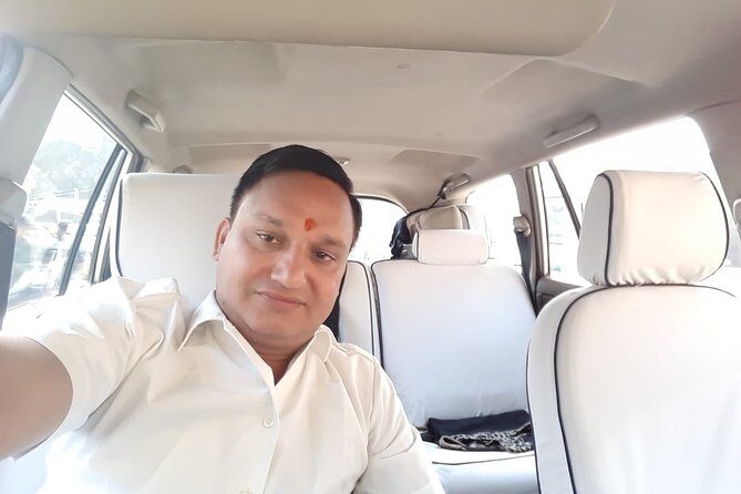 New Delhi Airport to Hotels drop: Private Transfers - Meet-and-Greet at IGI Airport: find your driver at Gate 5 or Gate 2