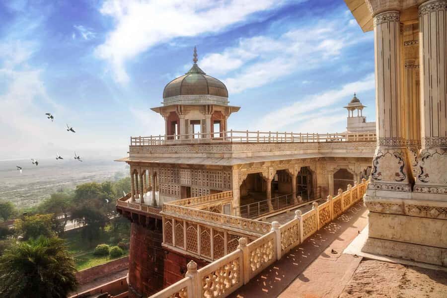 New Delhi: Premier Taj Mahal, Agra Fort & Baby Taj Tour - Lunch in Agra: Simple Food Stop, Smart Pause