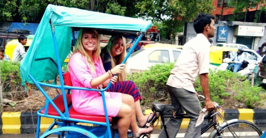 Old Delhi: 3-Hour Tuk-Tuk/Rickshaw Tour - Jama Masjid: red sandstone courtyard and minaret views