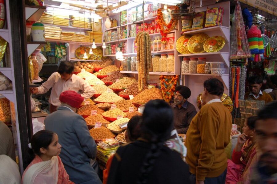 Old Delhi: 3-Hour Tuk-Tuk/Rickshaw Tour - Chandni Chowk snack stop: chai and samosa (plus possible extras)