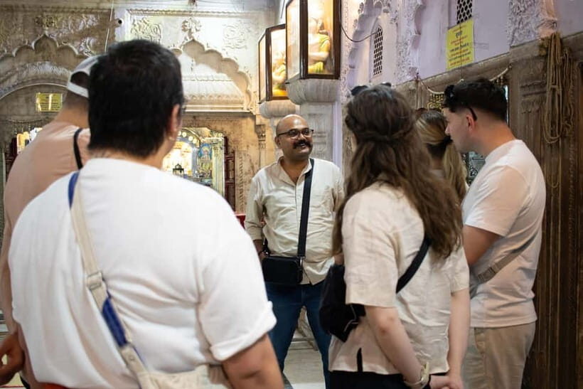 Old Delhi Food Tour: A Night Time Feast - Ballimaran and the Night-Grill Stage: Fried Chicken, Curry, and Big Portions