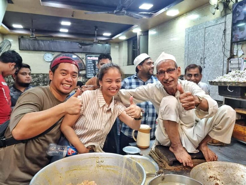 Old Delhi Food Tour: A Night Time Feast - Avoiding Scams and Handling the Crowd Like a Local